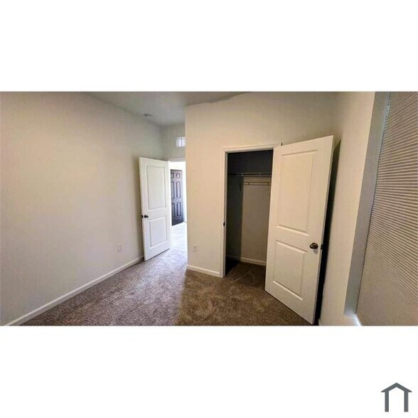 Building Photo - 2443 Grey Hawk Dr
