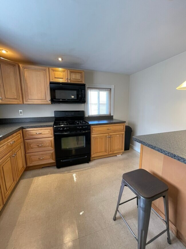 Building Photo - 1145 Isabella Ct