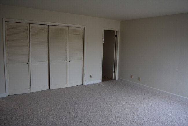 Building Photo - Single Family Home with Pool