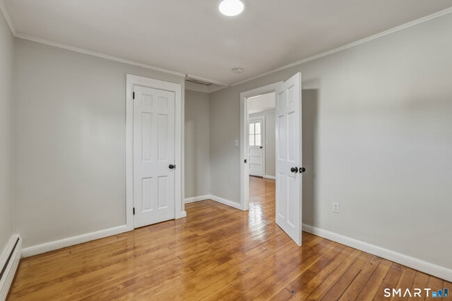 Building Photo - 140 Camp Ave