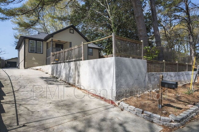 Building Photo - 562 Gary Rd NW