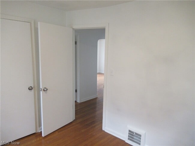 Building Photo - 86 Cowles Ave
