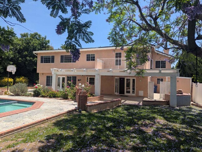 Building Photo - Beautiful and Spacious 4 Bed, 3 Bath Home ...