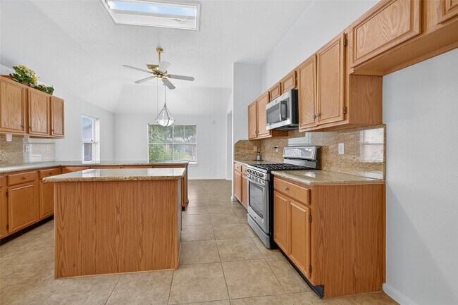 Building Photo - 914 W Peach Hollow Cir