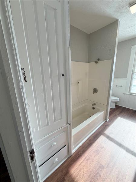 Building Photo - 306 E Wallace Ave