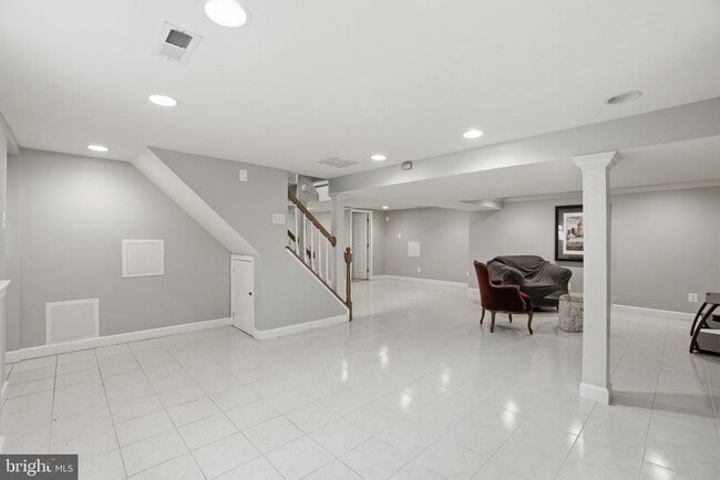 Building Photo - 7414 Jervis St