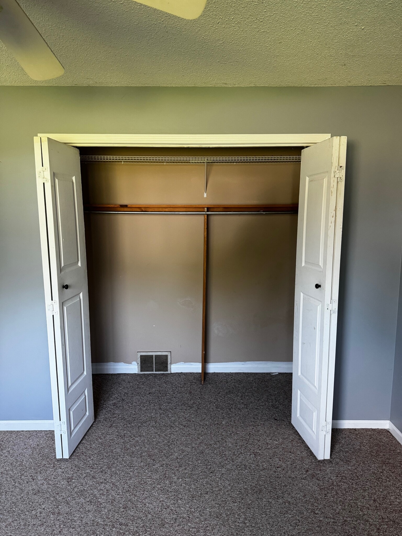 CLOSET BEDROOM 1 - 142 Skyline Dr