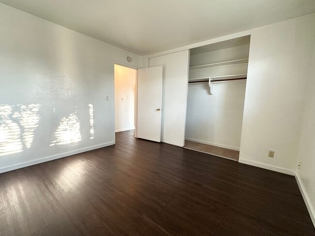 Building Photo - Charming cottage style unit located in Sacramento!