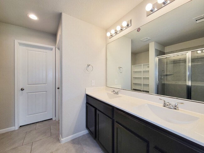 Building Photo - 29614 Breakwater Dr