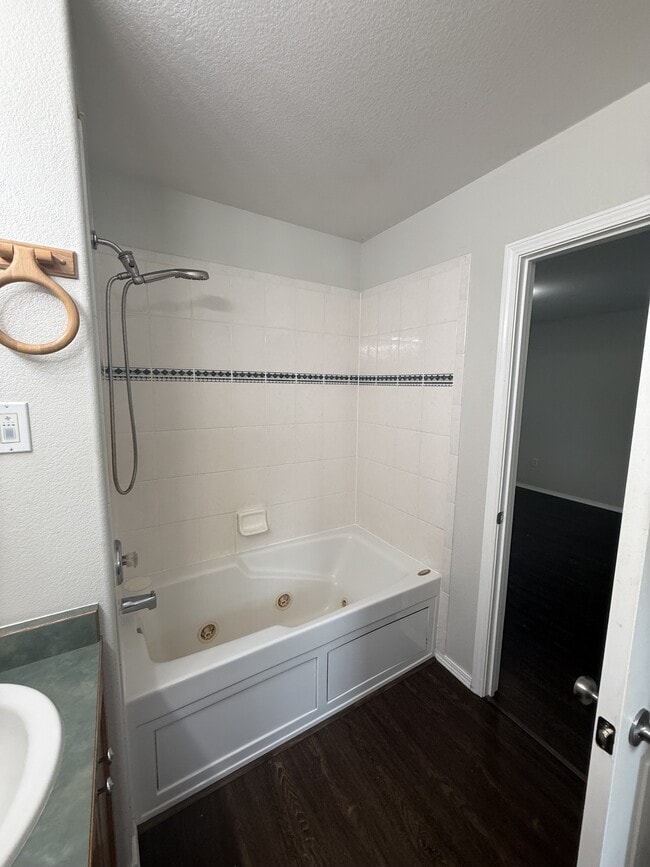 Building Photo - 4470 E Birchwood Dr