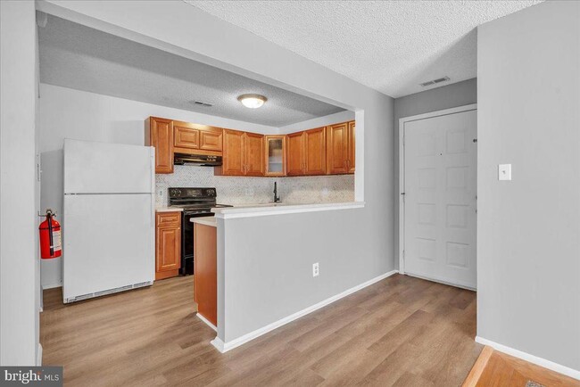 Building Photo - 5512B Aberdeen Dr