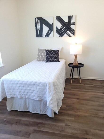 Building Photo - 350 Debus Dr