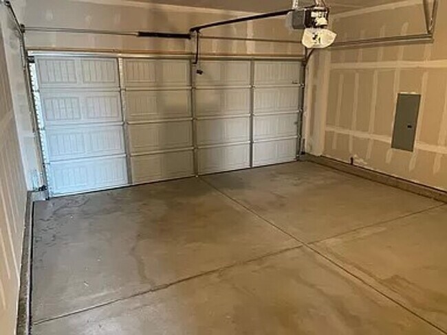 Building Photo - Gorgeous 4-Bed Home in Enclaves at Mountain Vista (D49)