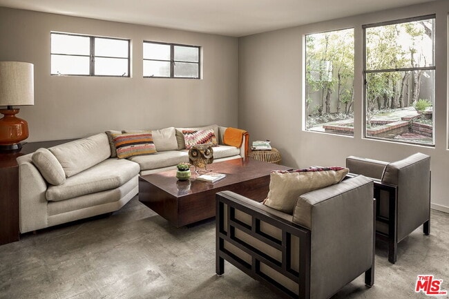 Building Photo - 1607 Angelus Ave