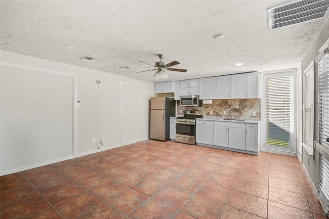 Building Photo - 5902 Hornwood Dr