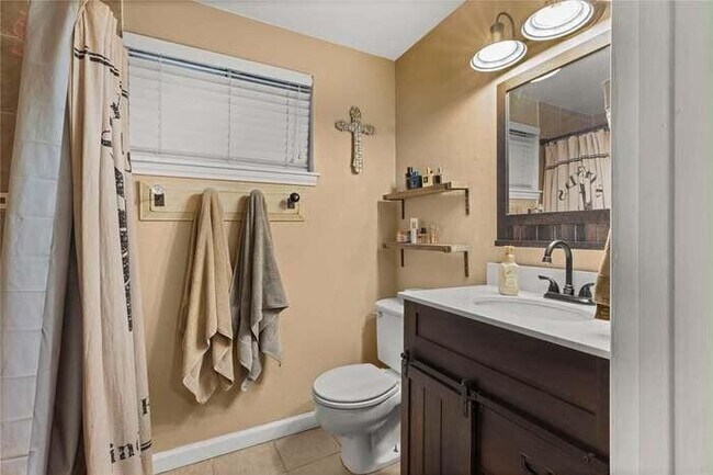 Building Photo - 526 Bay Colony Dr