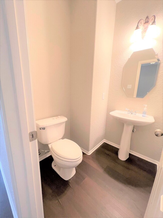 Half bath - 2647 Katie Harbor Dr
