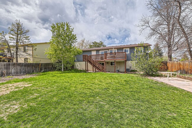 Building Photo - 4 Bedroom 2 Bath House In Louisville! Avai...