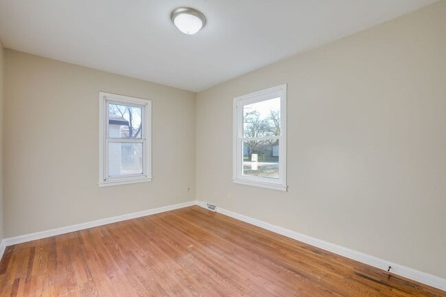 Building Photo - 2 Bed, 1 Bath Ready for Rent!