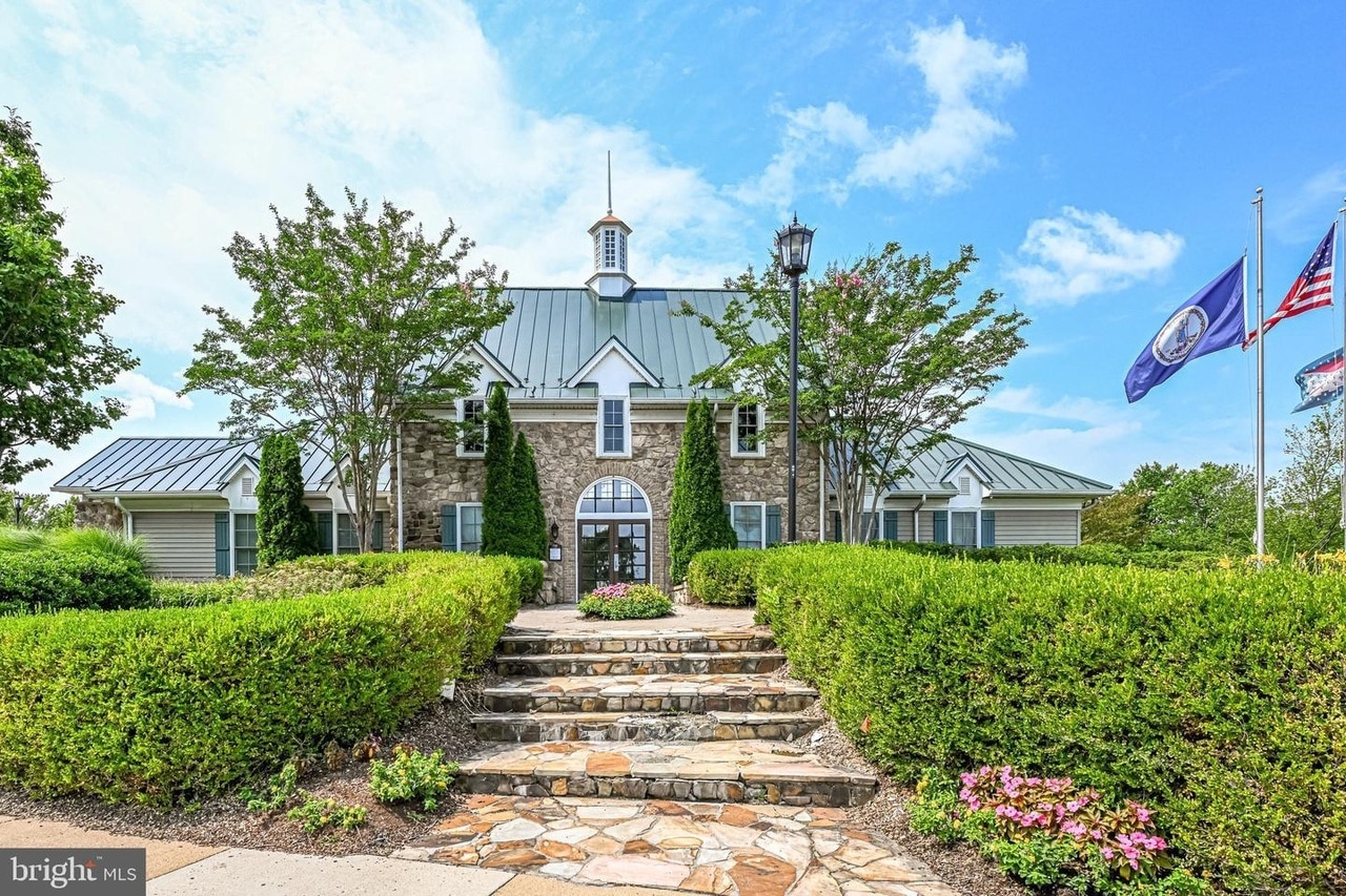 Building Photo - 24701 Byrne Meadow Sq