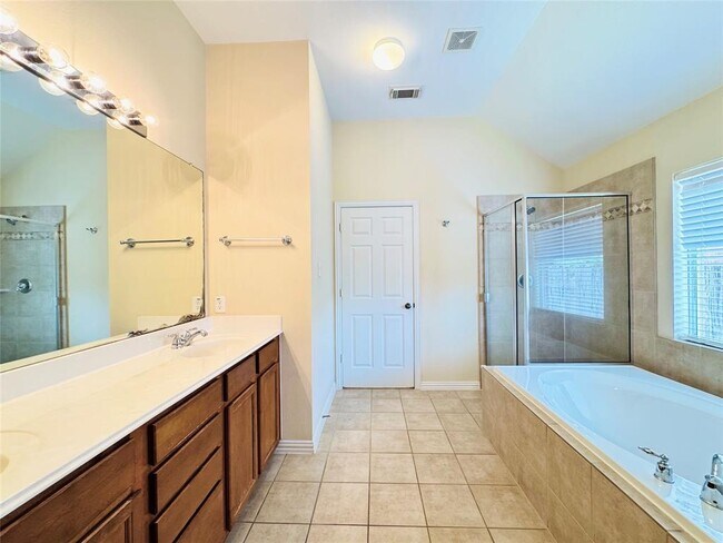 Building Photo - 23247 Dewflower Dr