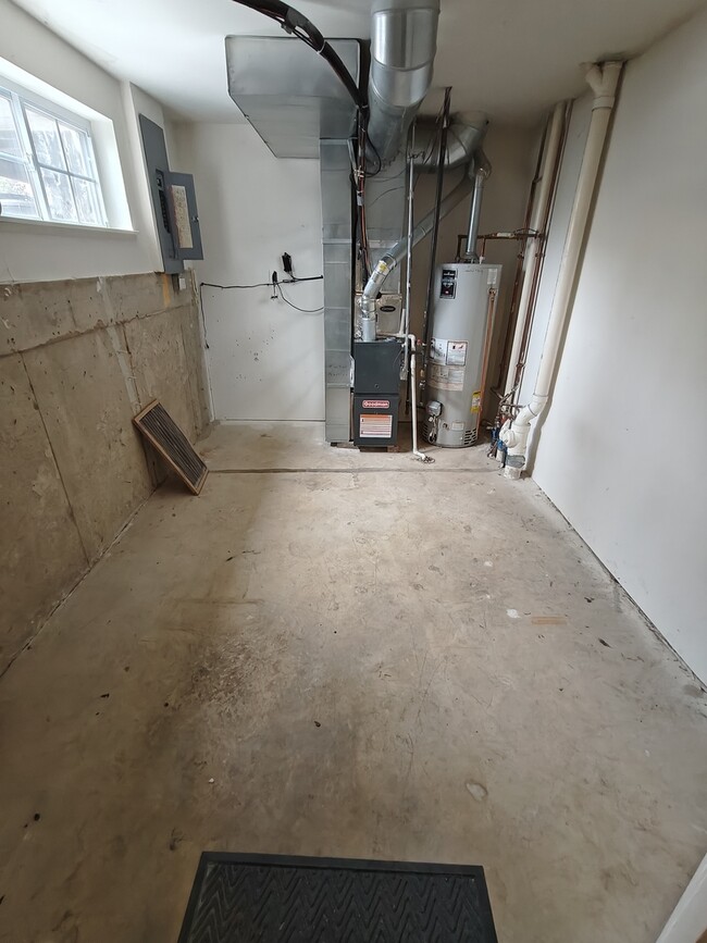 Building Photo - 1819 Indian Hill Ln