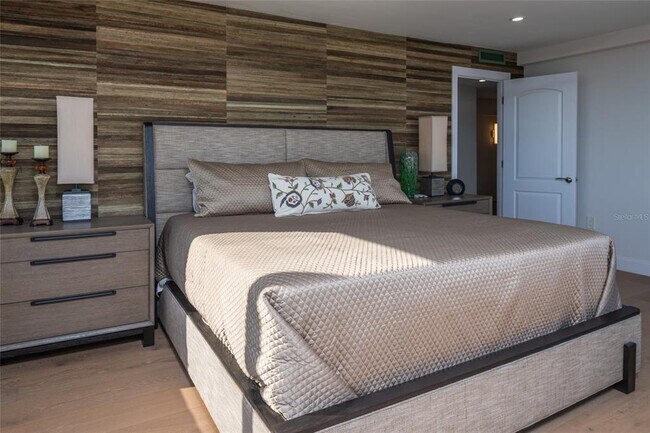 Building Photo - 770 S Palm Ave