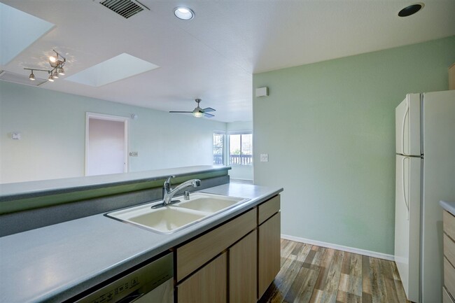 Building Photo - 2 bedroom, 2 bathroom Condo for rent in Mo...