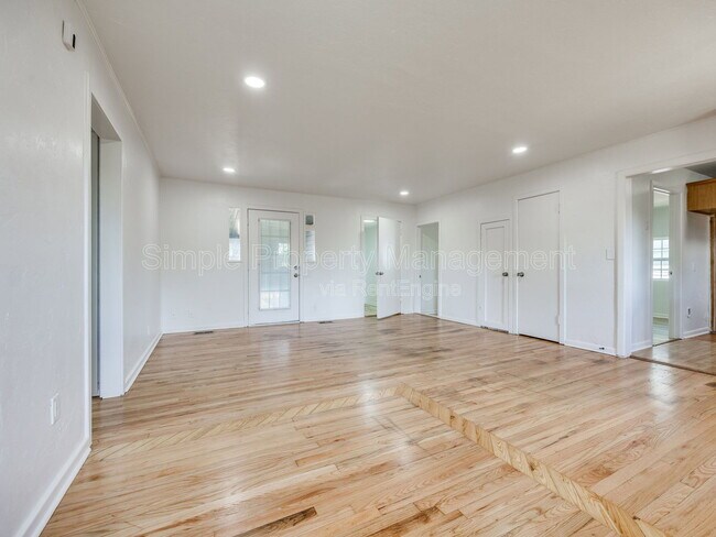 Building Photo - 4608 N Libby Ave