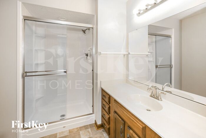 Building Photo - 621 White Pine Dr