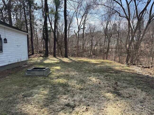 Building Photo - 173 Pleasant St