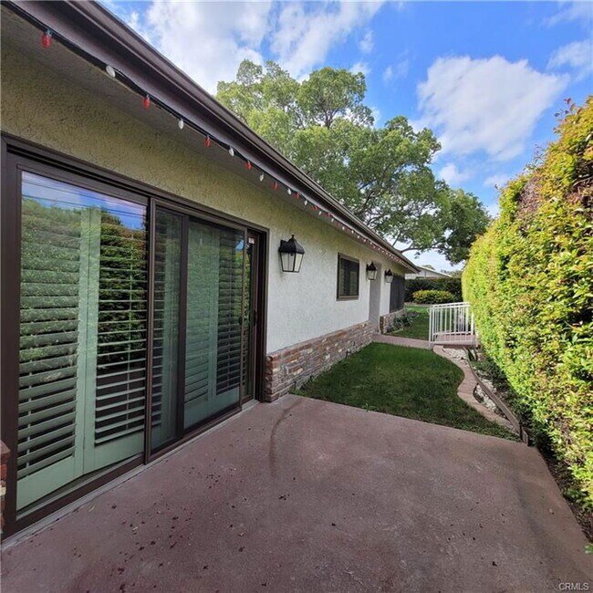 Building Photo - 303 S Kenneth Rd