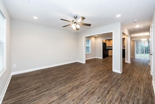 Building Photo - Beautiful 3BD/2.5BA Duplex Home!