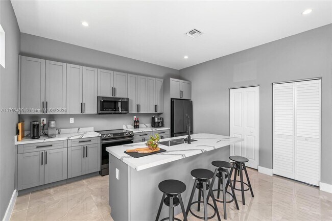 Building Photo - 808 NW 5th Terrace