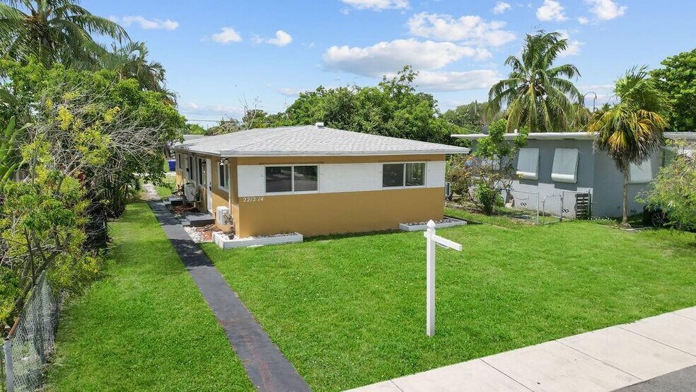 Primary Photo - 2212 Roosevelt St