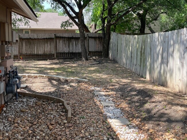 Building Photo - 8916 Hambledon Dr