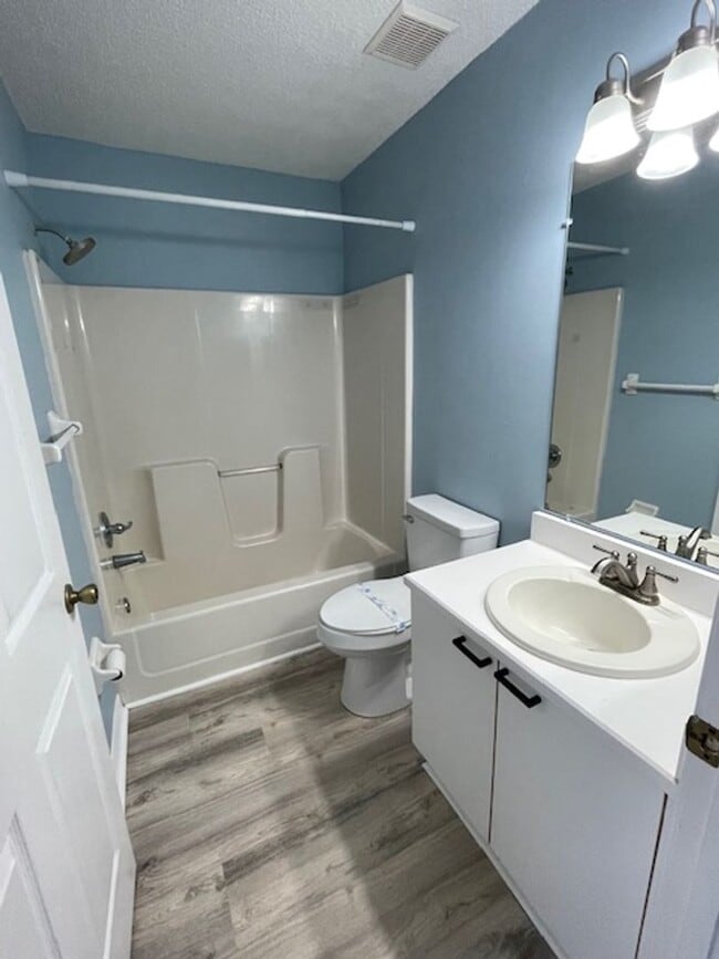 Building Photo - 2Bed/2Bath in the heart of Daytona Beach w...