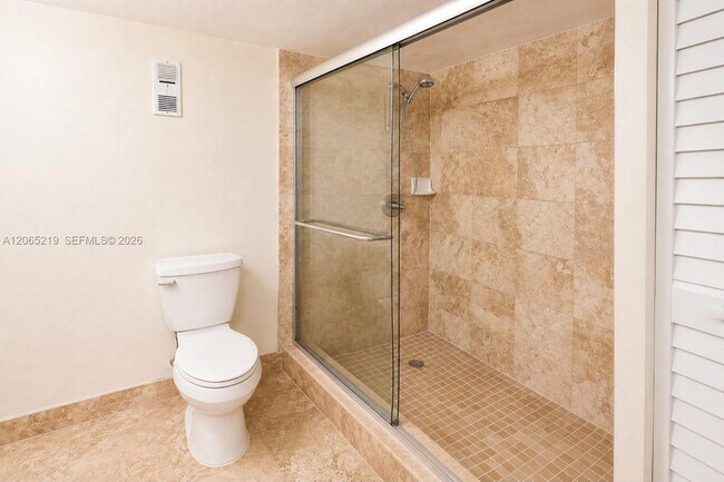 Building Photo - 250 Jacaranda Dr