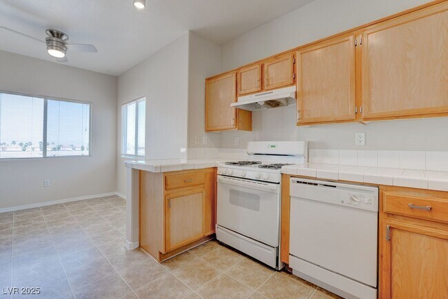 Building Photo - 1050 E Cactus Ave