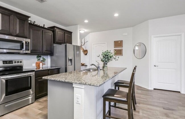 Building Photo - 1831 Creekwood Dr