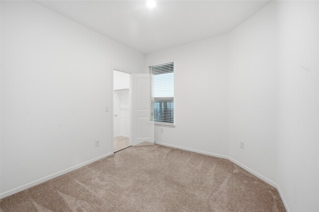 Building Photo - 16306 Fontana Ct