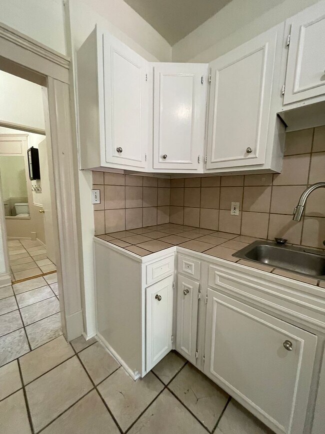 Building Photo - 207 Midway Ave