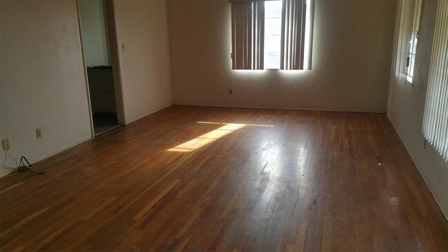 Building Photo - 1276 S Rupert Ave