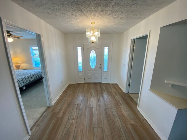 Building Photo - Welcome home to this bright, beautifully maintained 2-bedroom, 2-bath Stonecrest home, offered mo...