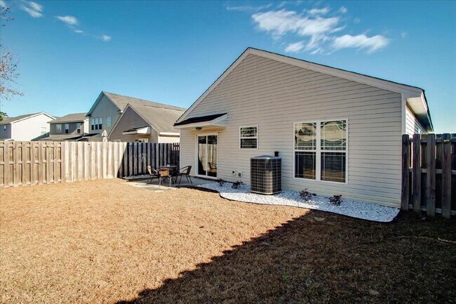 Building Photo - 11 Summer Lake Way