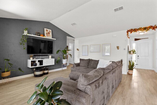 Building Photo - 1150 SE Sabina Ln