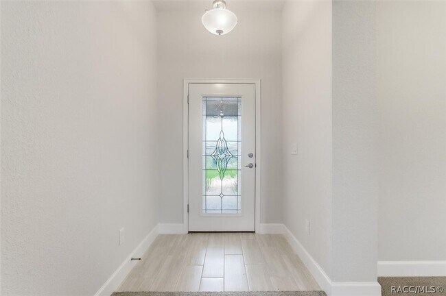 Building Photo - 336 W Rexford Dr