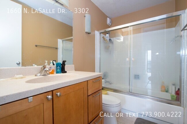 Building Photo - 1660 N La Salle Dr