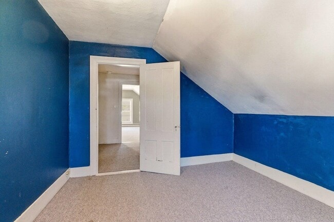 Building Photo - 514 Middle Street