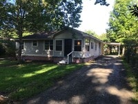 Building Photo - 2 Bedroom 1 Bath with Large Rooms